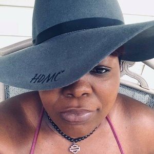 Meet your Posher, Ramona